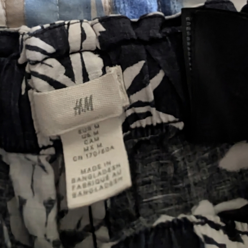H&M Blue and White Leaf Print Women's Shorts - Picture 4 of 4